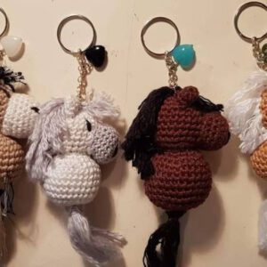 Gehaakte paarden sleutelhanger