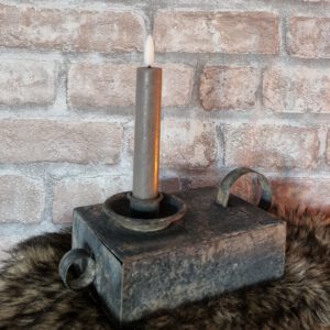 Metalen kandelaar met lade