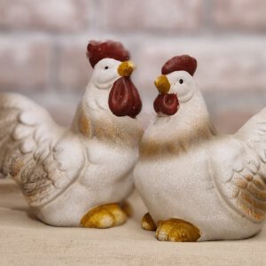 Set van keramieken haan en hen in witte uitvoering