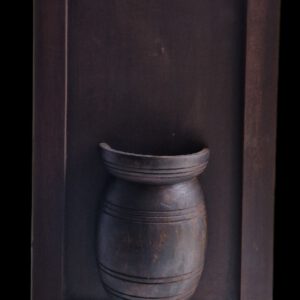 Staand houten paneel met pot